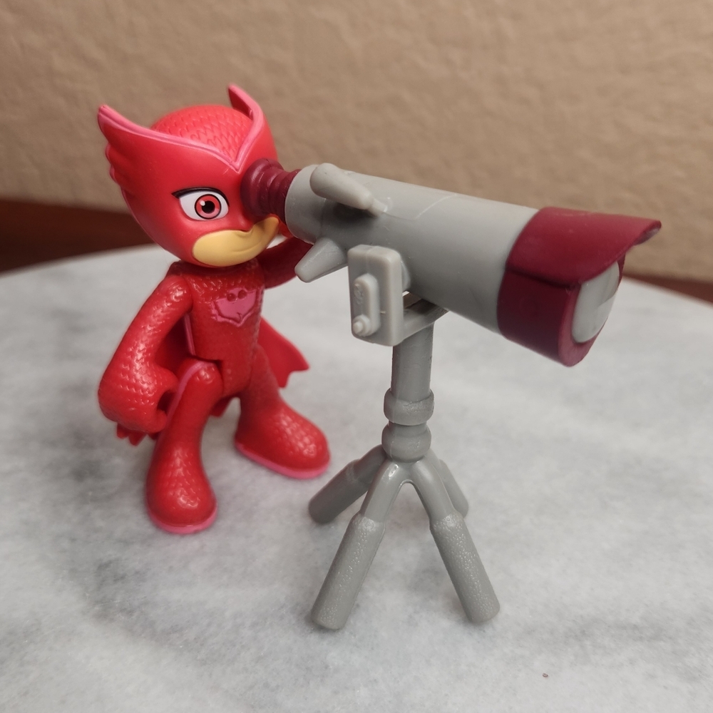 Hasbro PJ Masks Action Figure Owlette Super Moon Telescope Hero Cape Poseable